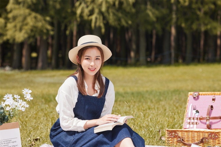 探讨当代艺术中的身体与情感表达——以99久久精品美女高潮流白浆为引