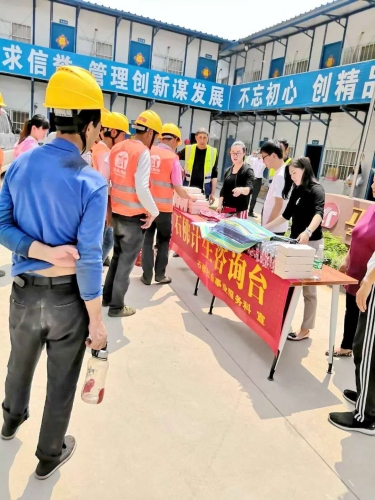 银行办事2小时未果，老人2天后去世，服务效率与人性关怀的反思