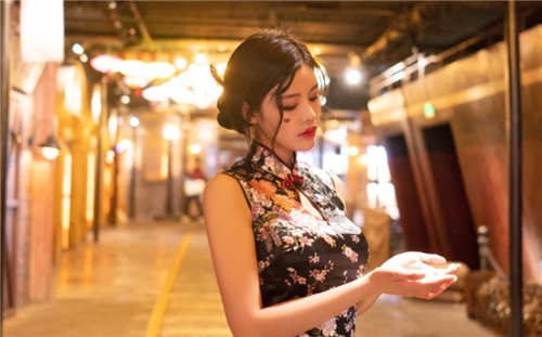 国产精品综合一区欧美在线观看国产精品综合一区欧美在线观看，新闻资讯网站小编角色设定