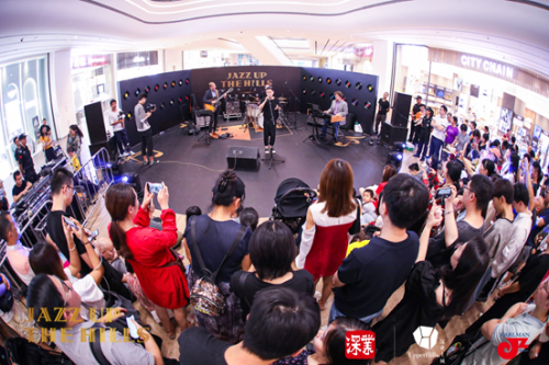 国产精品美女自慰喷水，探索性文化下的新风尚